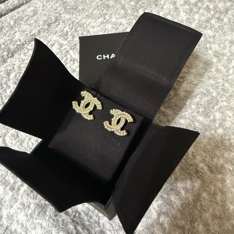 Chanel香奈兒 雙 C Logo珍珠水鑽耳環