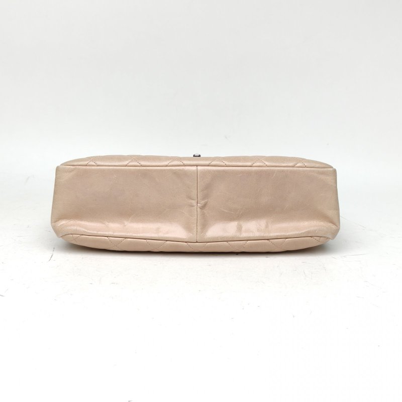 CHANEL 裸色牛皮20開銀扣季節款亞克力衣架包肩背包-4