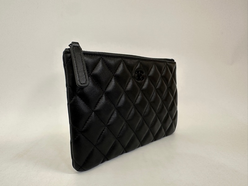 Chanel 黑羊皮一字拉零錢卡包-1