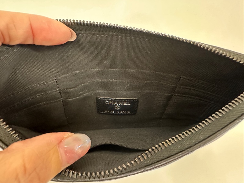 Chanel 黑羊皮一字拉零錢卡包-9