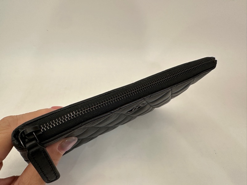 Chanel 黑羊皮一字拉零錢卡包-11