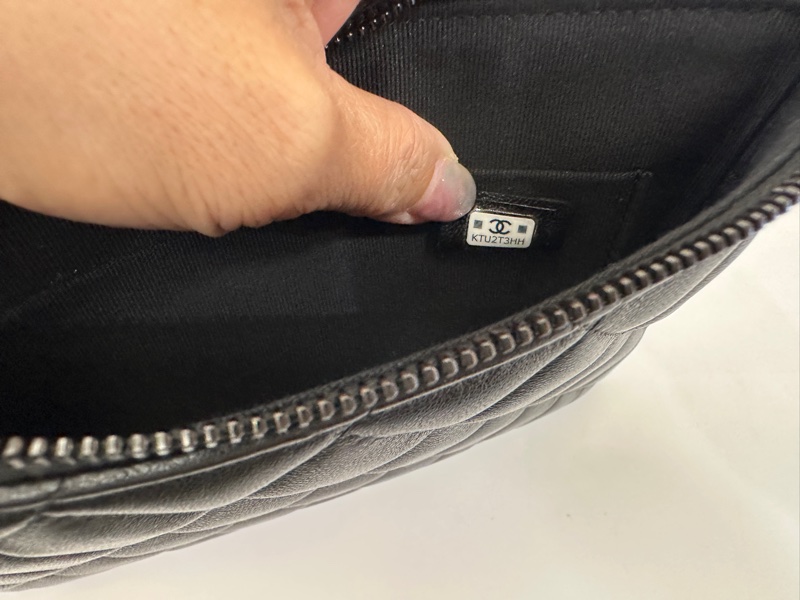 Chanel 黑羊皮一字拉零錢卡包-12