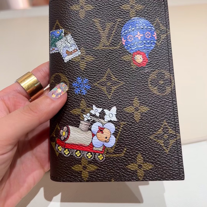 LV VNN passport holder-2