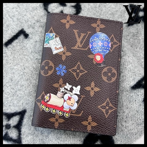 LV VNN passport holder
