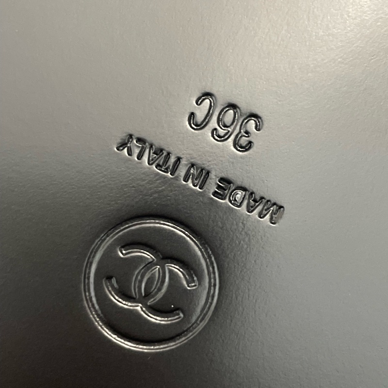 全新Chanel香奈兒 爆款黑金牛皮穿鏈雙c logo魔術貼涼鞋36碼-3