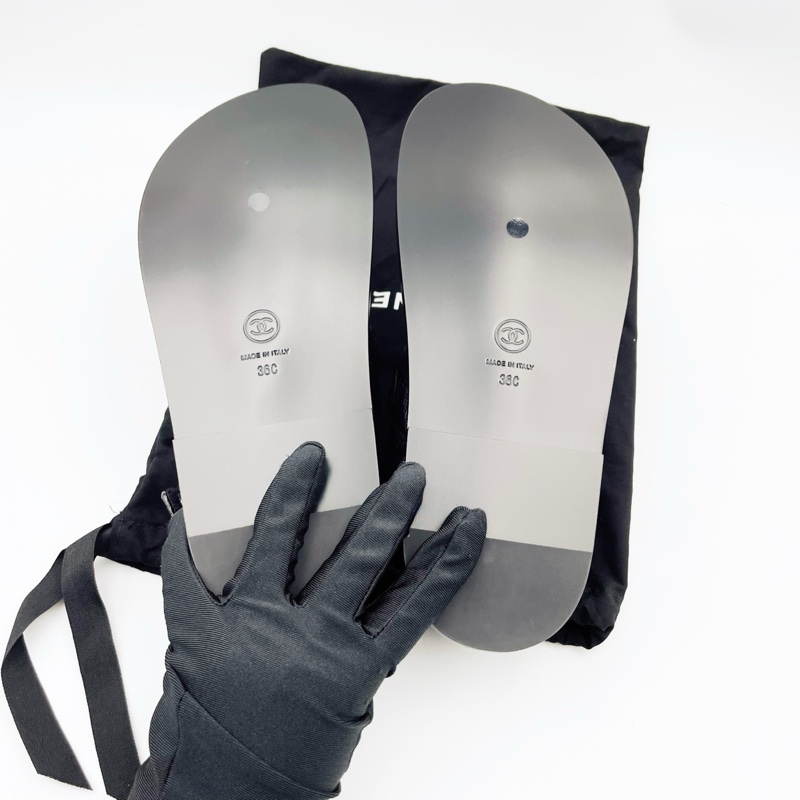 全新Chanel香奈兒 爆款黑金牛皮穿鏈雙c logo魔術貼涼鞋36碼-4