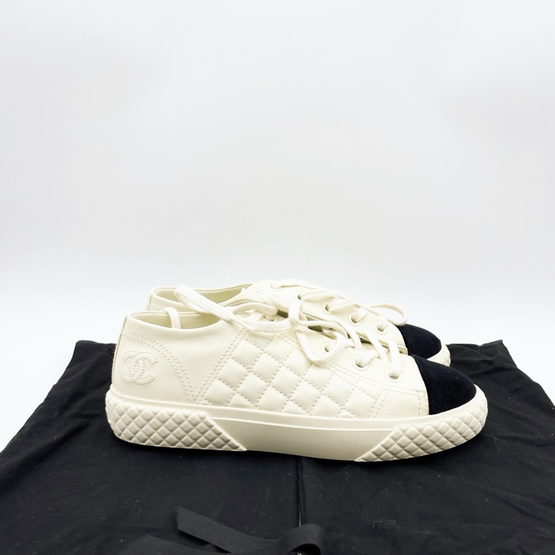 閒置未使用 Chanel 香奈兒 21b白色餅乾板鞋 37碼附件：塵袋-2