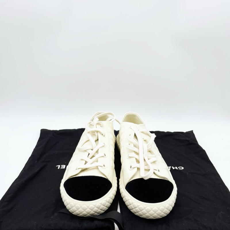 閒置未使用 Chanel 香奈兒 21b白色餅乾板鞋 37碼附件：塵袋-3
