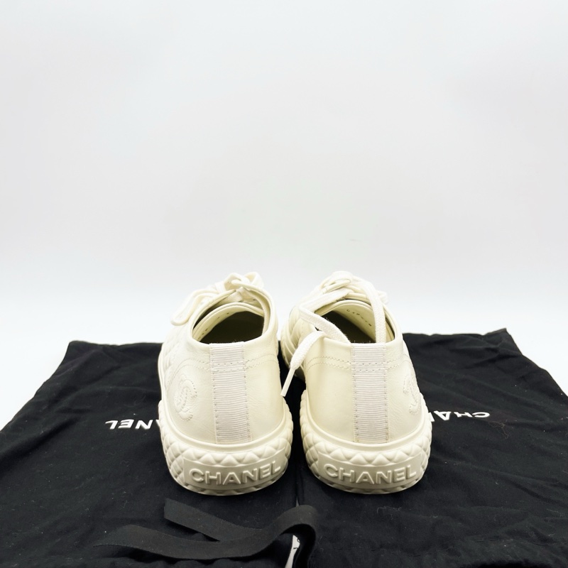 閒置未使用 Chanel 香奈兒 21b白色餅乾板鞋 37碼附件：塵袋-4