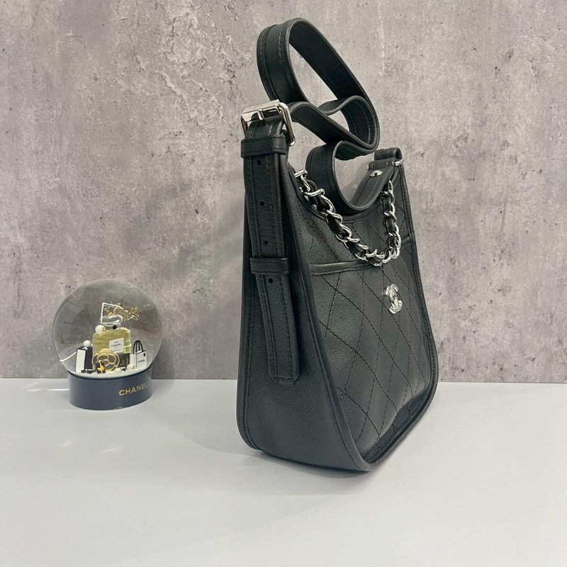 Chanel hobo黑銀牛-2