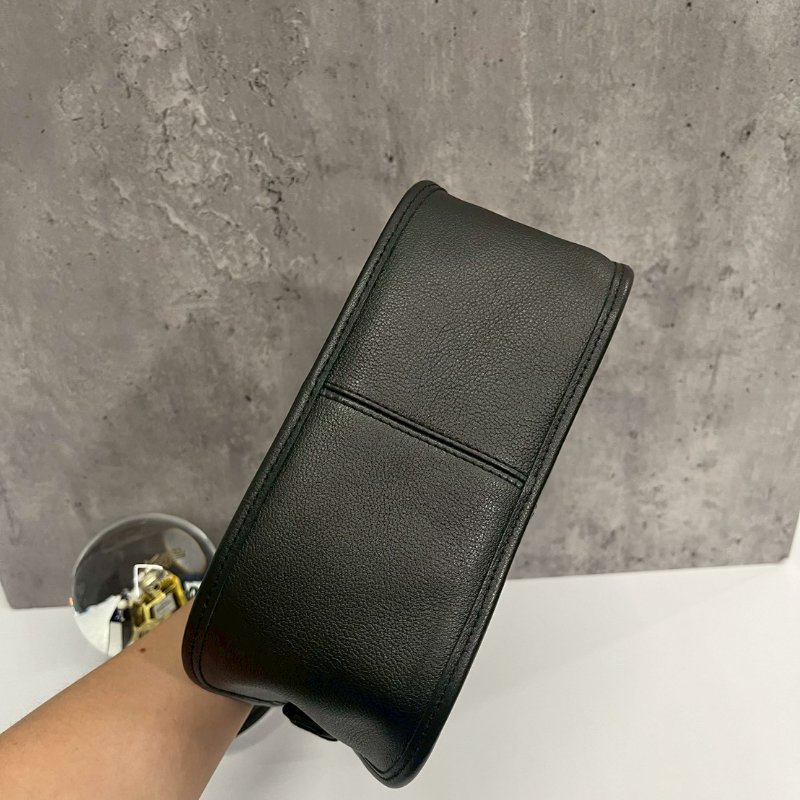 Chanel hobo黑銀牛-4