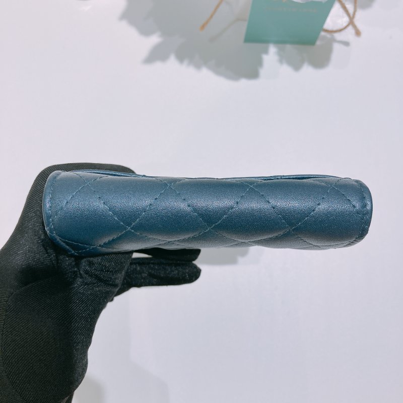 TW4822	Chanel 香奈兒經典翻蓋式卡包 Classic Flap Card Holder Lambskin Navy x Black-4