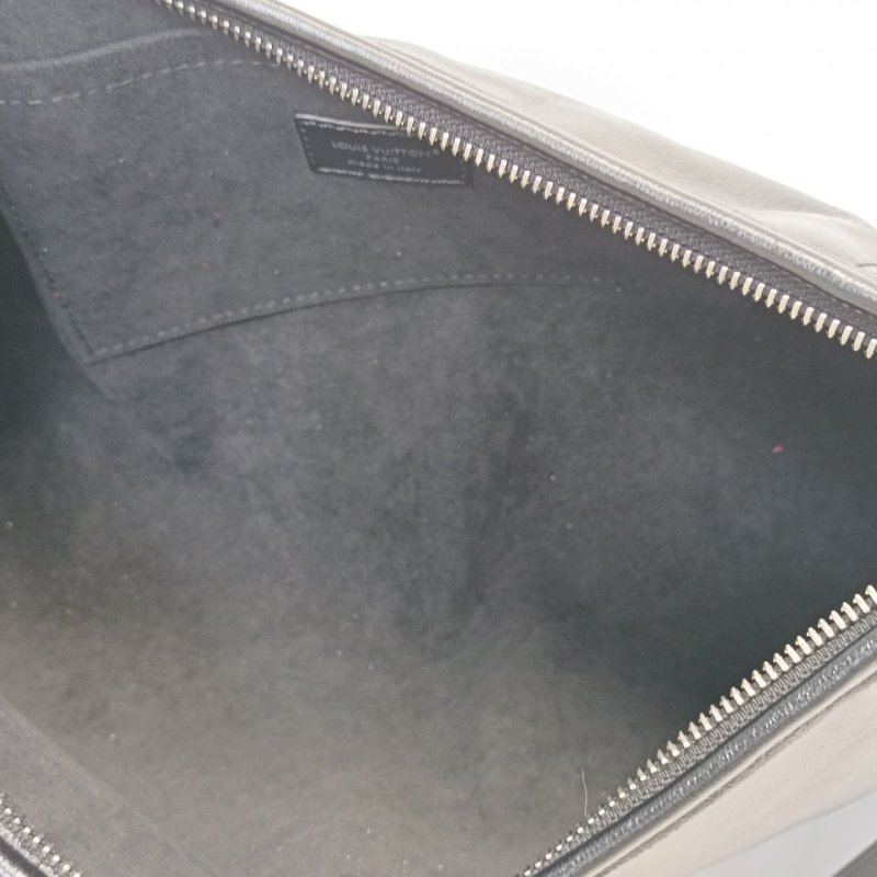 LOUIS VUITTON CARRYALLEastWest黑色羊皮銀扣晶片肩背包-4