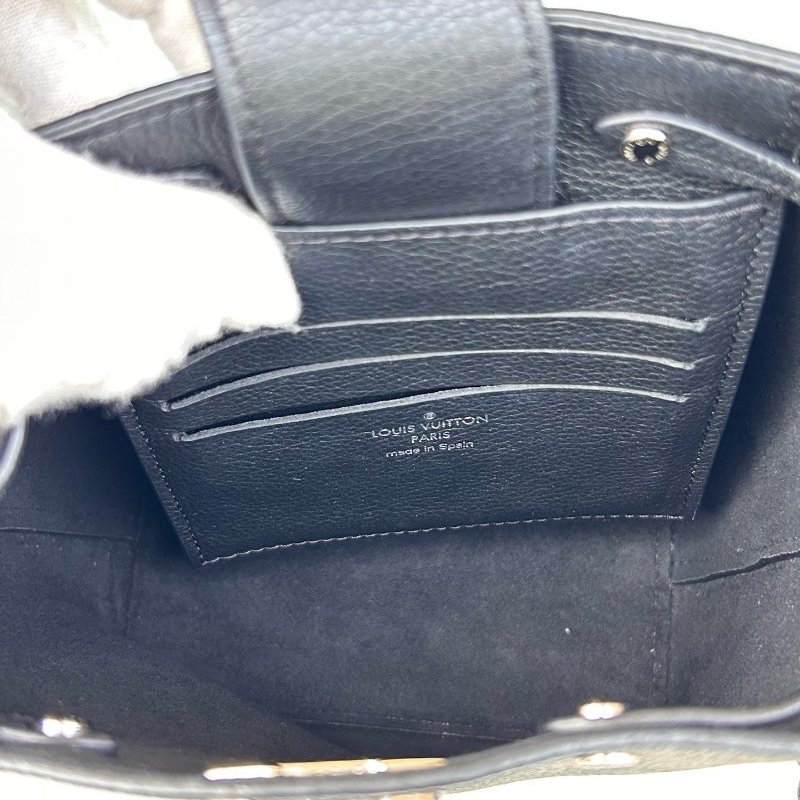 芯片款 路易威登/Louis Vuitton 黑色牛皮Lock Me Nano水桶斜背包-4