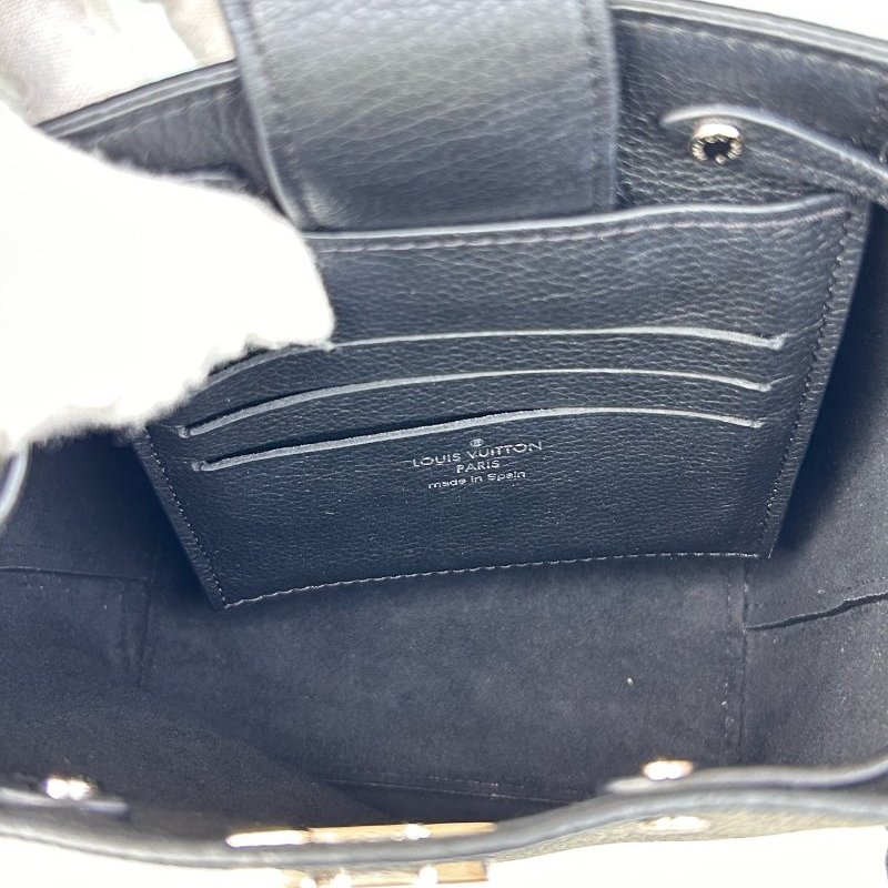 芯片款 路易威登/Louis Vuitton 黑色牛皮Lock Me Nano水桶斜背包-8