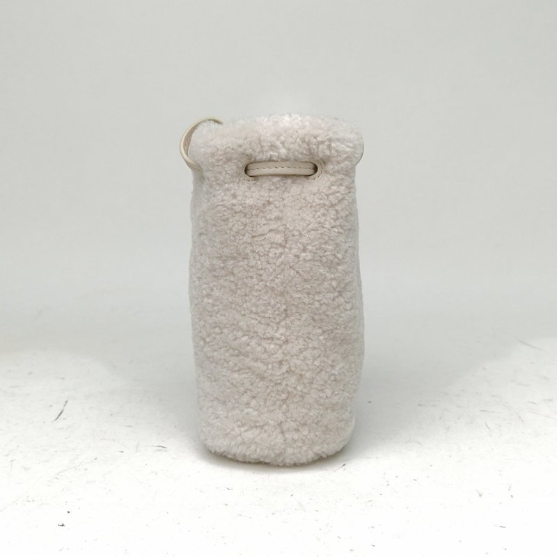 MIU MIU 白色毛呢羊羔毛水桶包肩背包-1