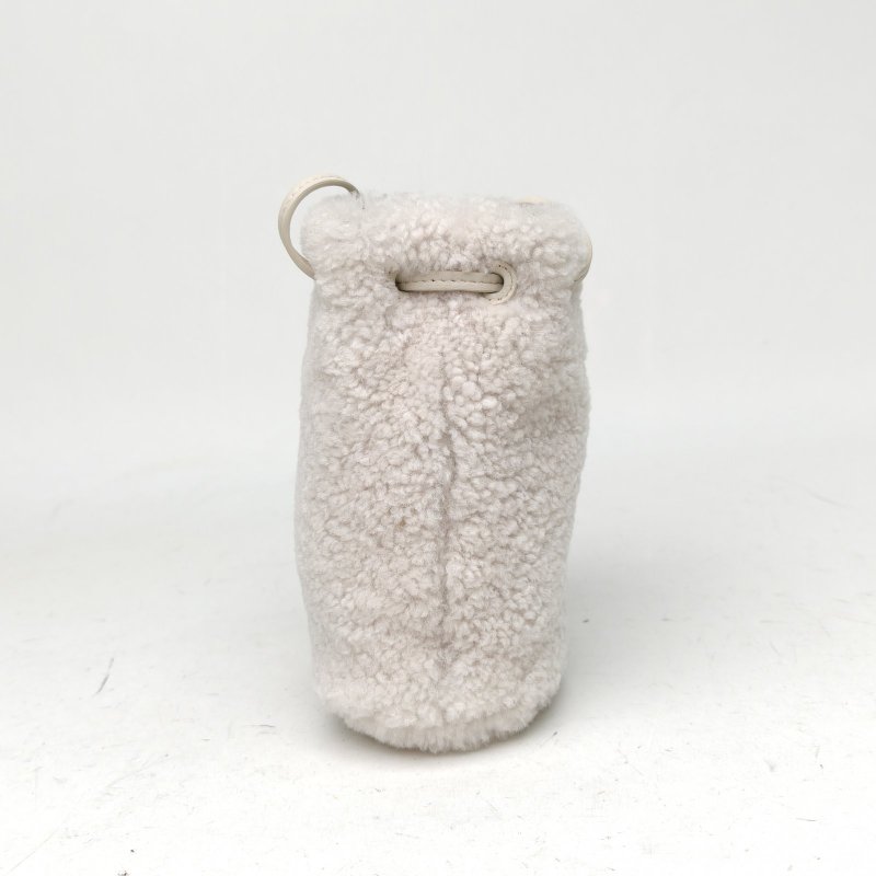 MIU MIU 白色毛呢羊羔毛水桶包肩背包-3