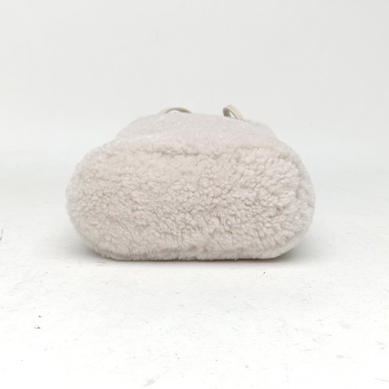 MIU MIU 白色毛呢羊羔毛水桶包肩背包-4