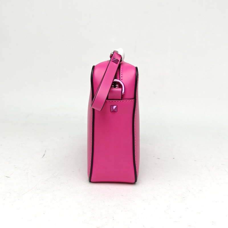 VALENTINO 玫紅牛皮銀扣斜挎包字母LOGO相機包肩背包-3