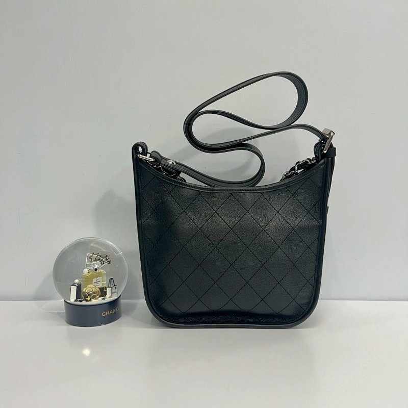 Chanel hobo黑銀牛-1
