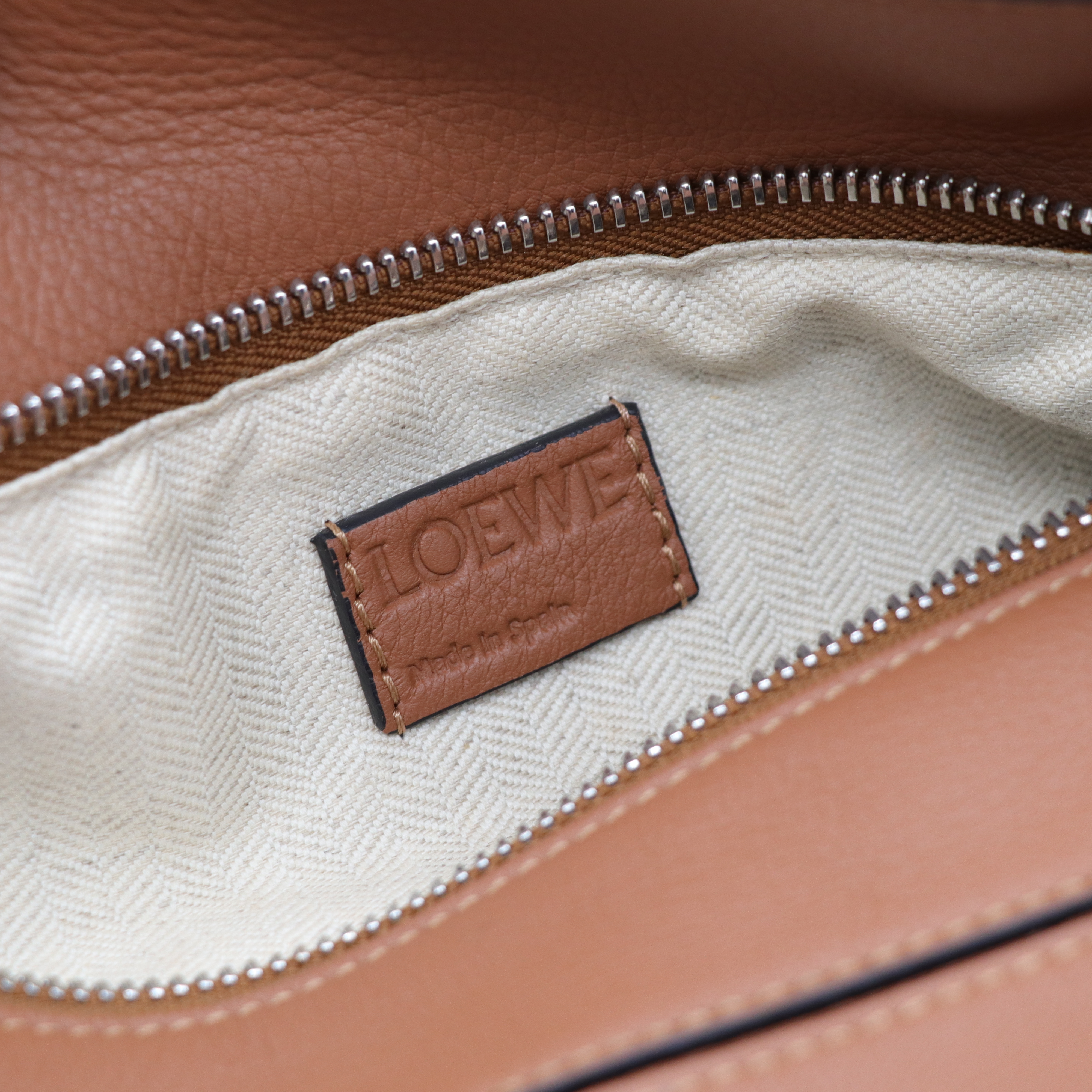 Loewe 羅威 Puzzle  焦糖色 小號 肩背包-7