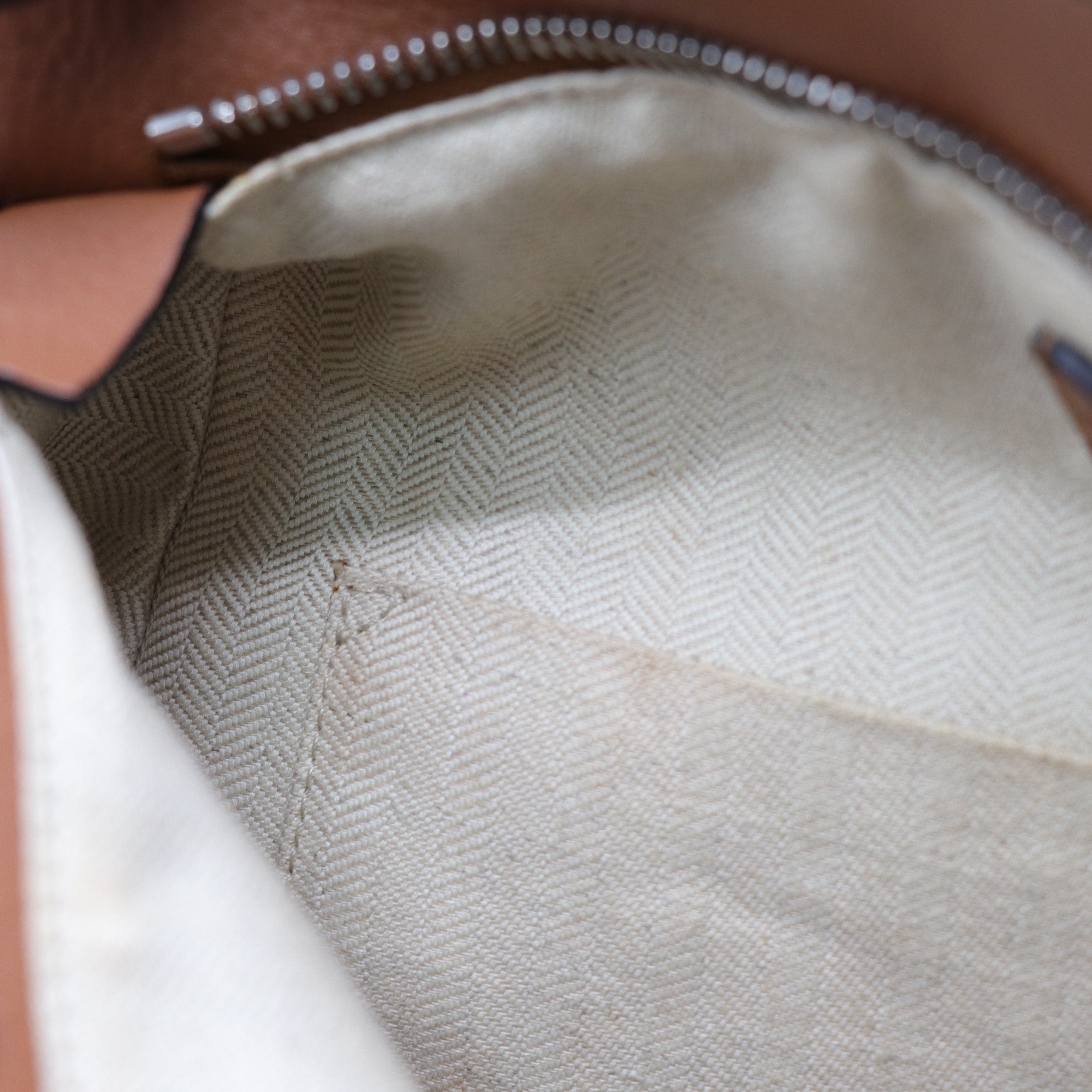 Loewe 羅威 Puzzle  焦糖色 小號 肩背包-12