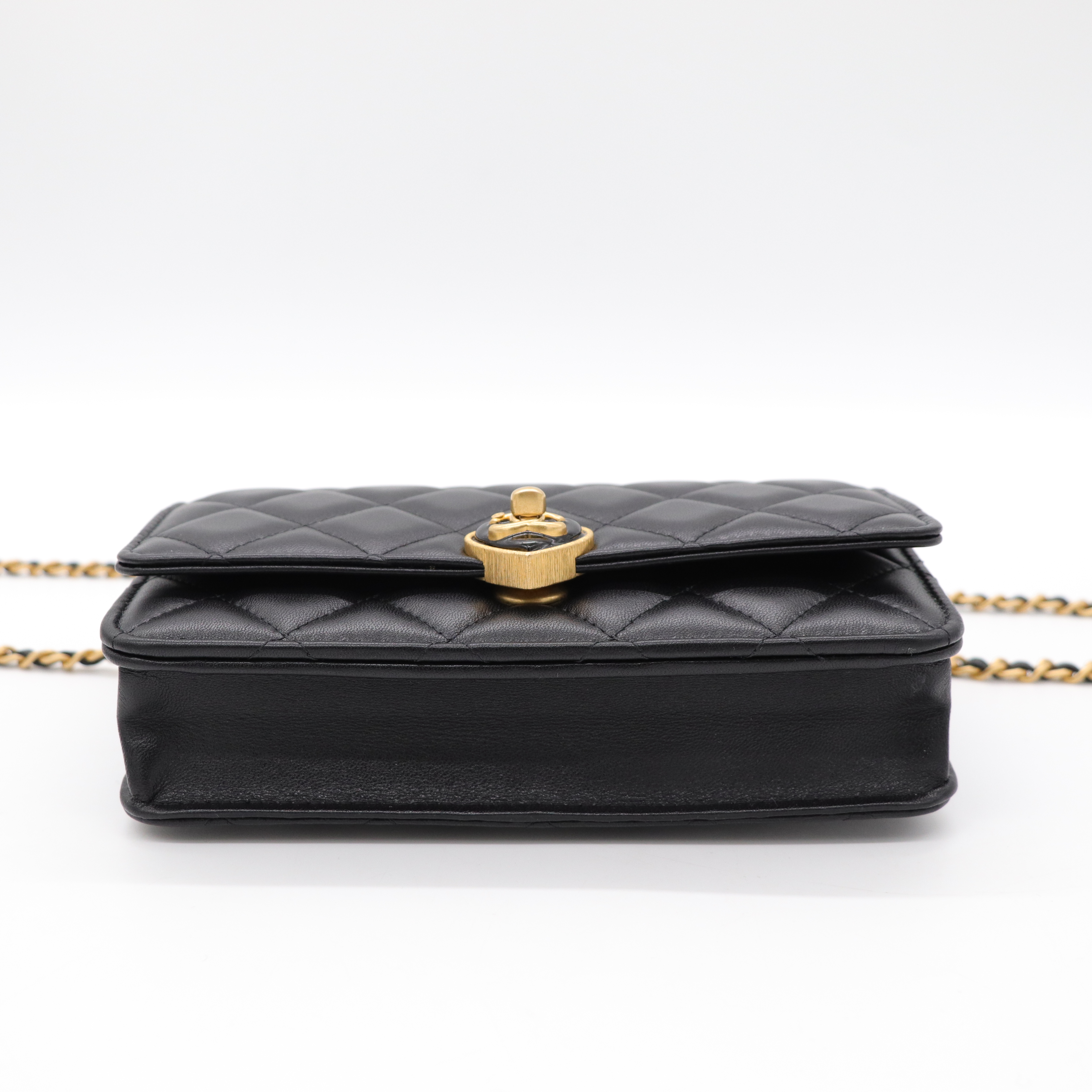 Chanel香奈兒 愛心琺瑯 小羊皮 woc 斜背包-5