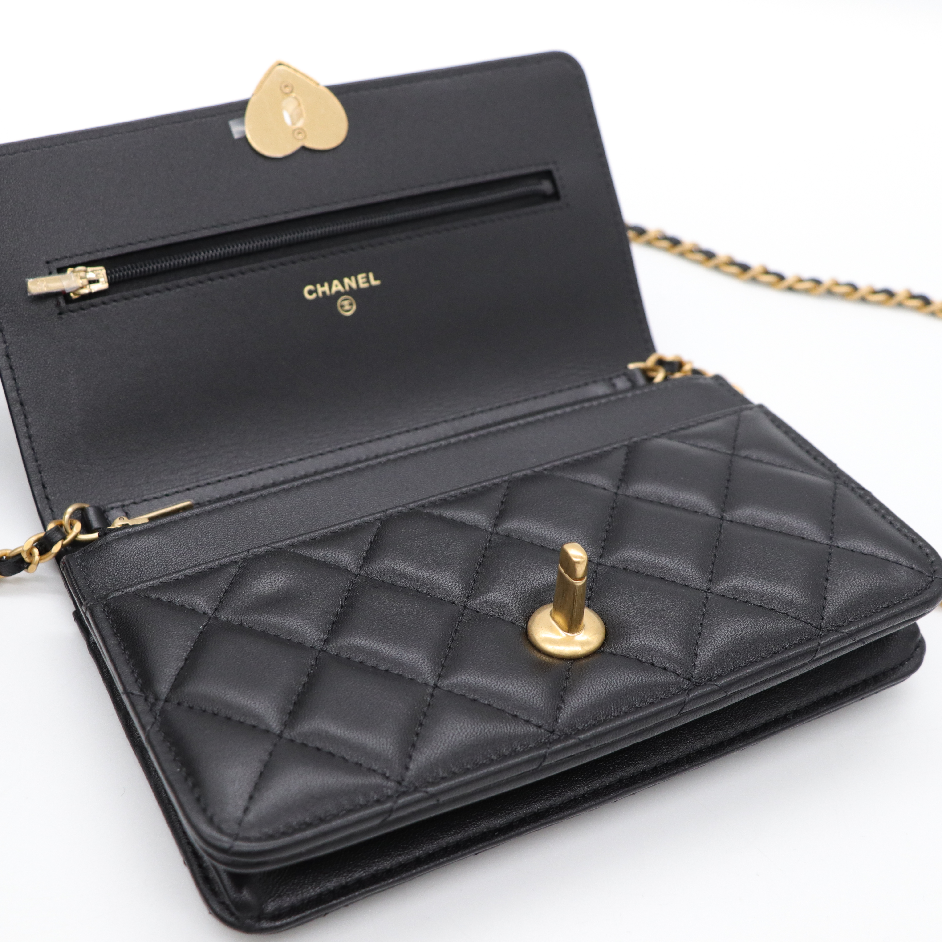 Chanel香奈兒 愛心琺瑯 小羊皮 woc 斜背包-6