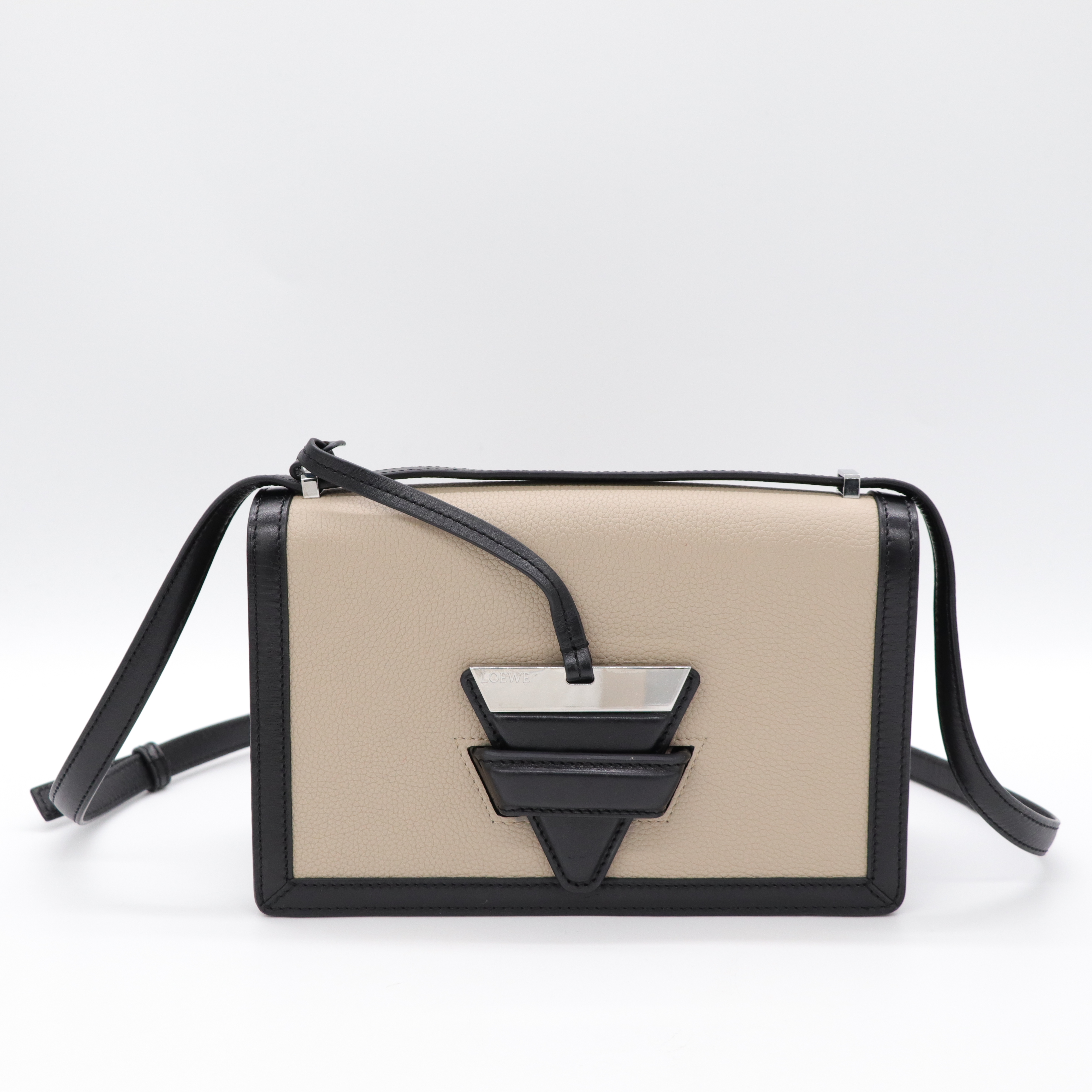 Loewe 羅威 Barcelona 卡其色 黑色 肩背包-1