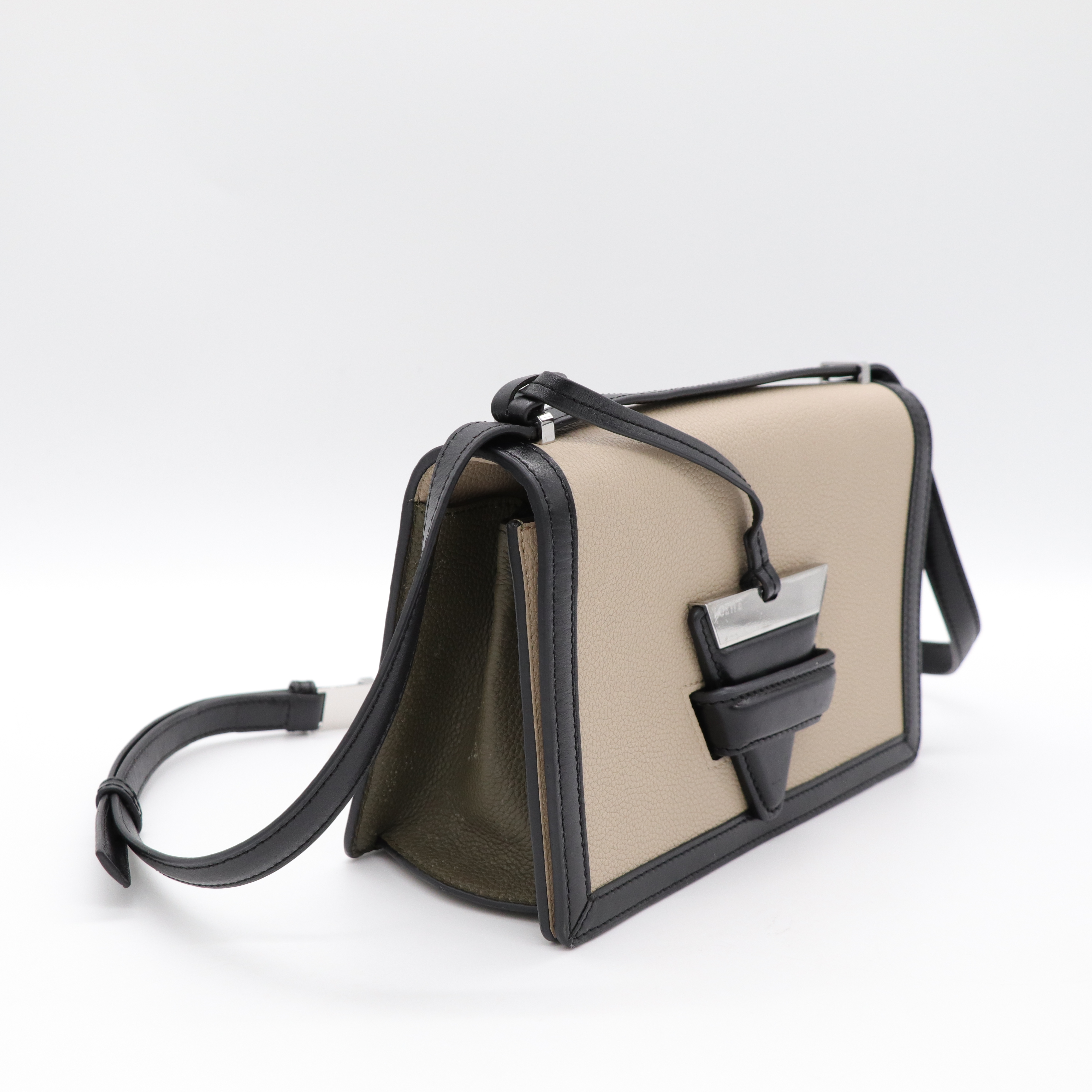 Loewe 羅威 Barcelona 卡其色 黑色 肩背包-2