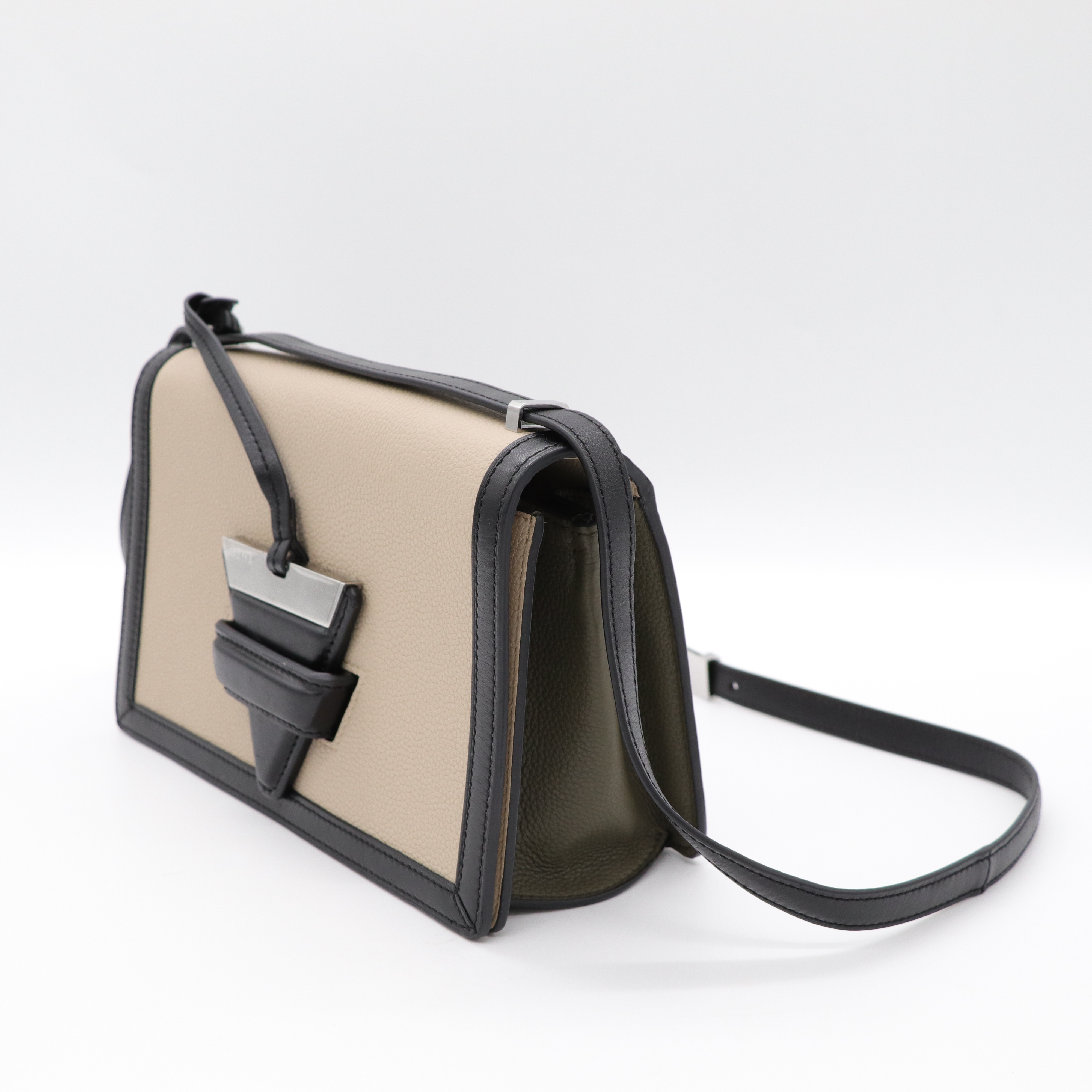 Loewe 羅威 Barcelona 卡其色 黑色 肩背包-3