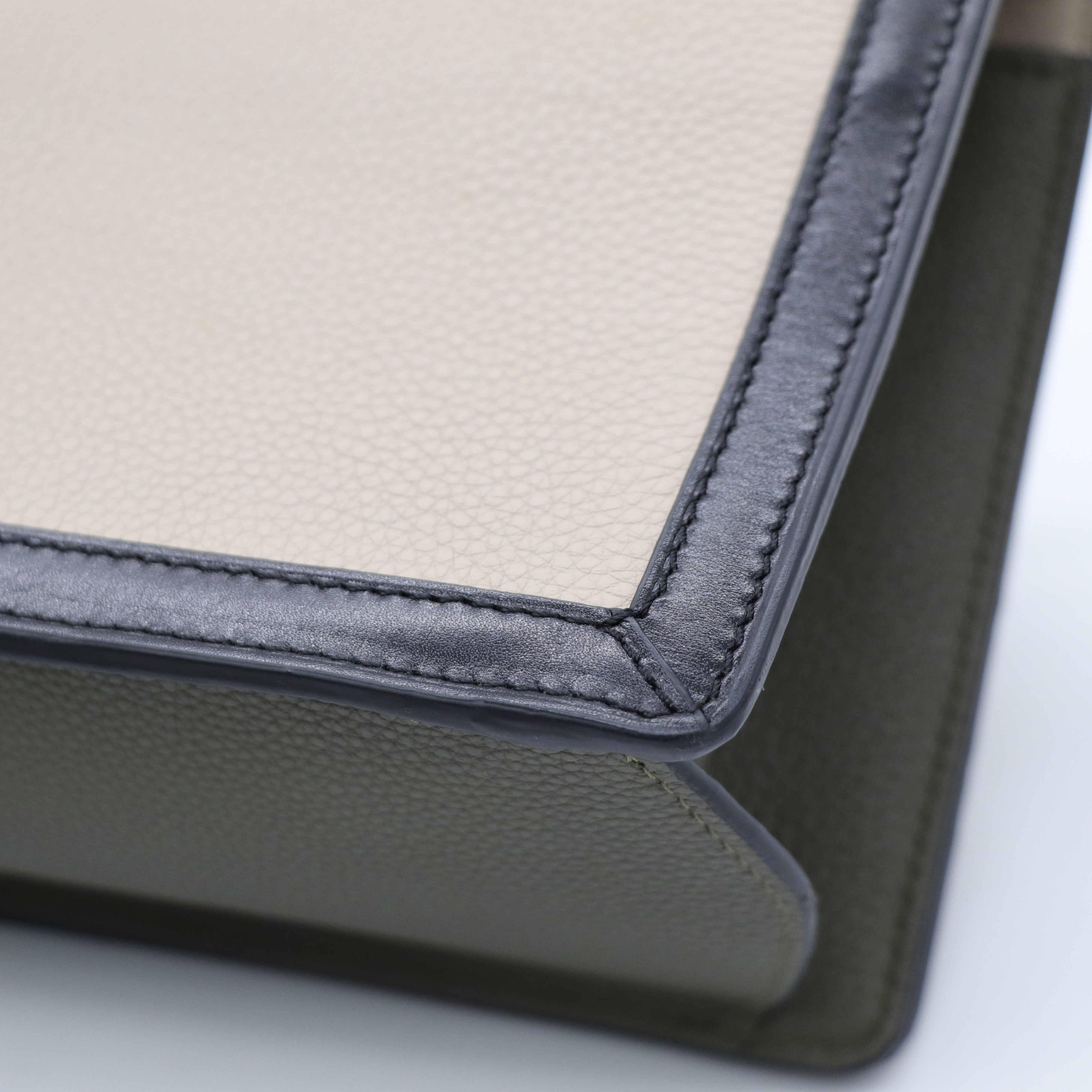 Loewe 羅威 Barcelona 卡其色 黑色 肩背包-7