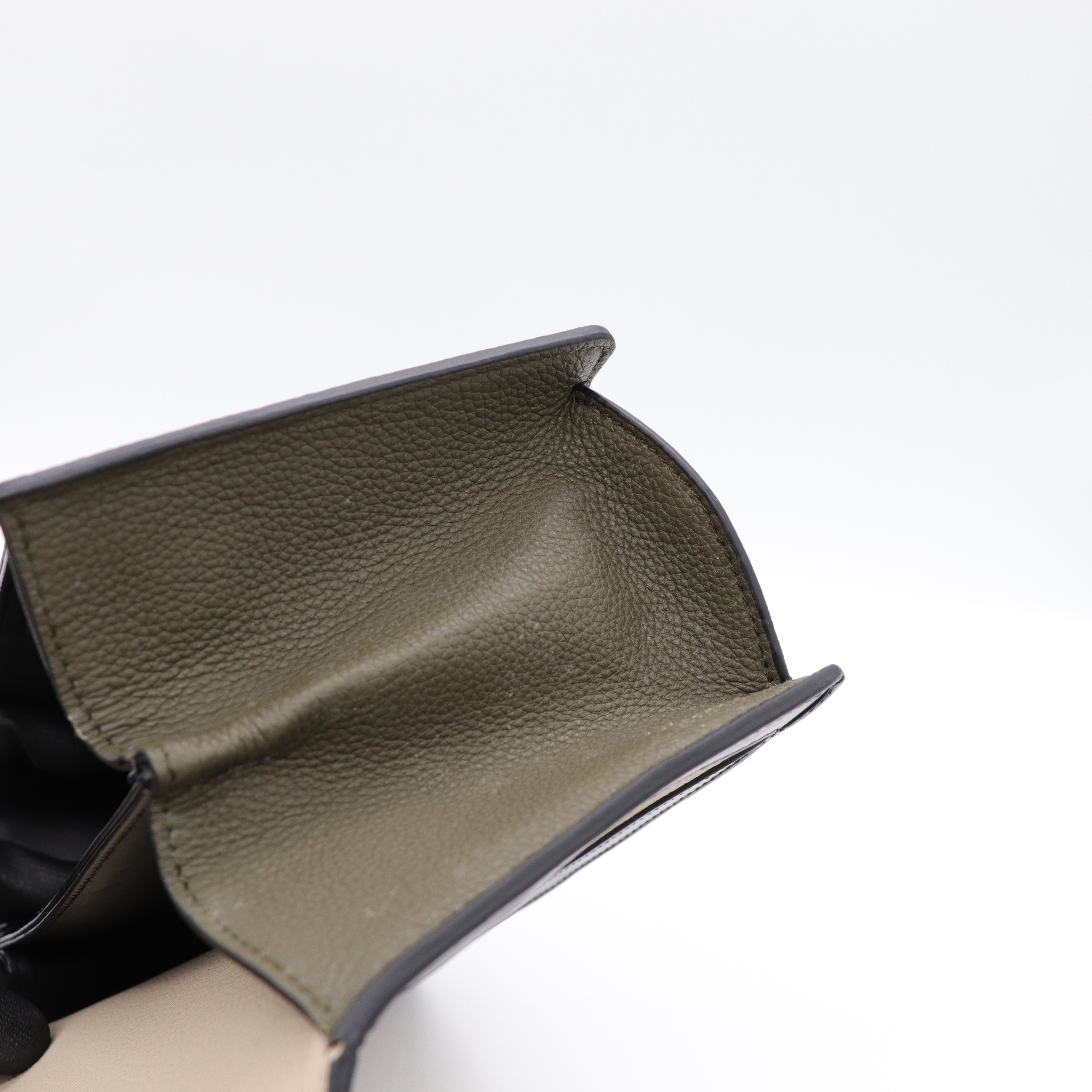 Loewe 羅威 Barcelona 卡其色 黑色 肩背包-11