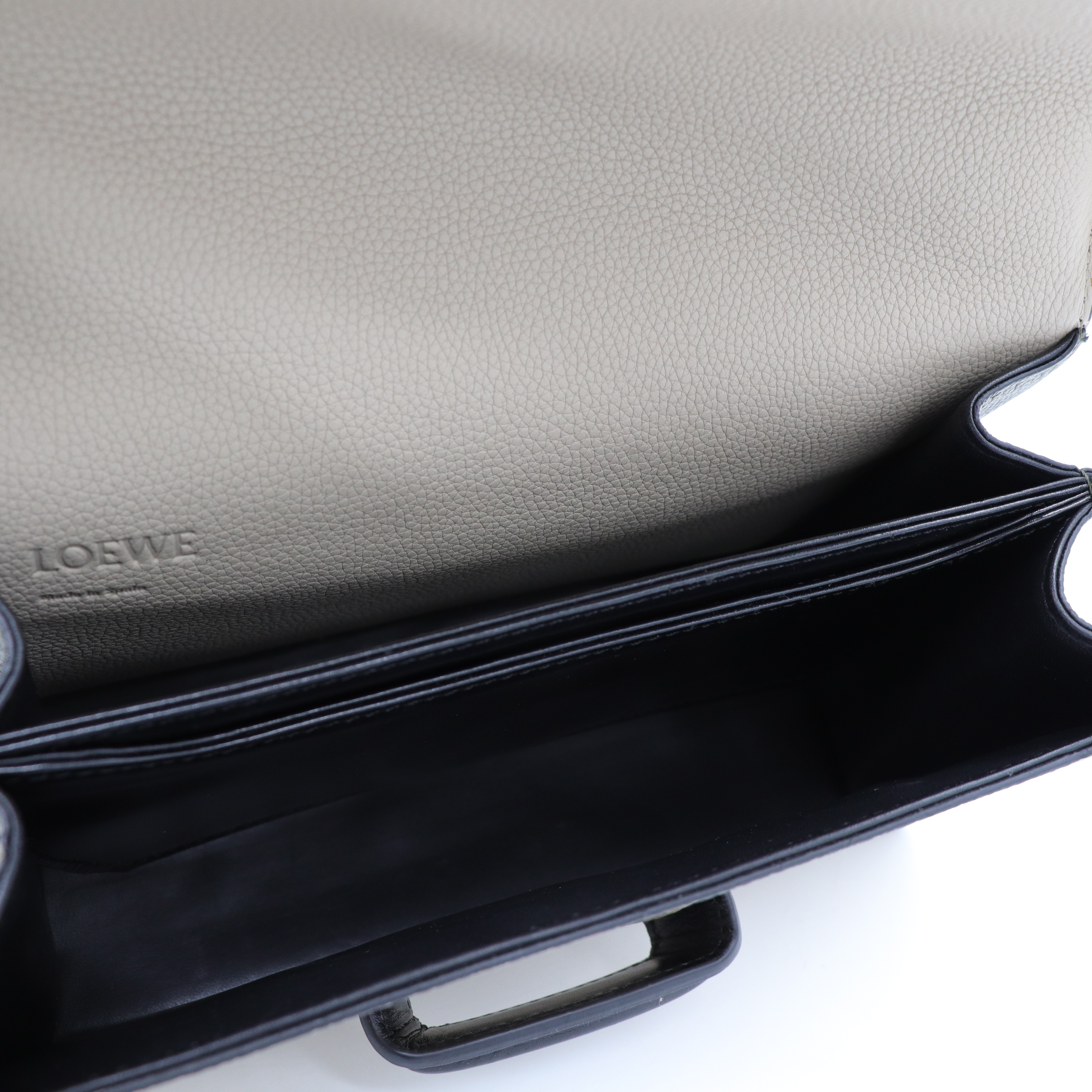 Loewe 羅威 Barcelona 卡其色 黑色 肩背包-13