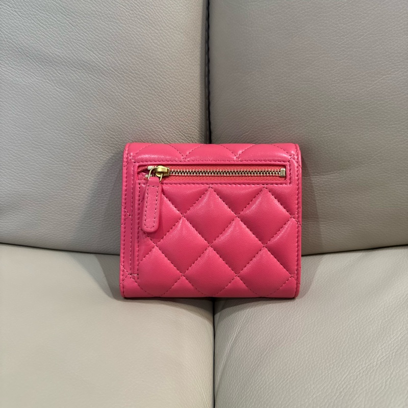 Chanel 香奈兒 粉色愛心琺瑯釦短夾/全新閒置美品-2