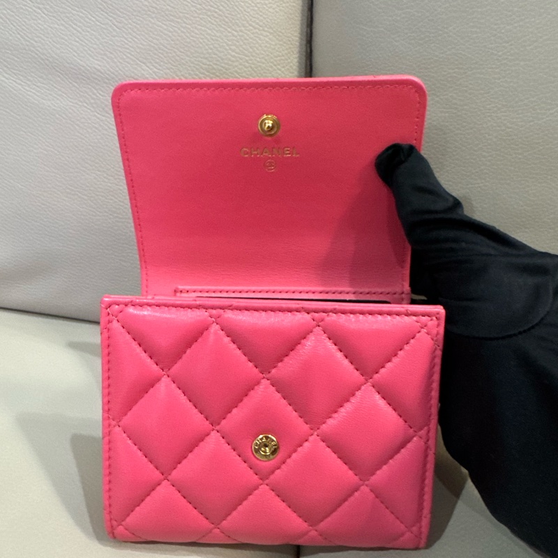 Chanel 香奈兒 粉色愛心琺瑯釦短夾/全新閒置美品-6