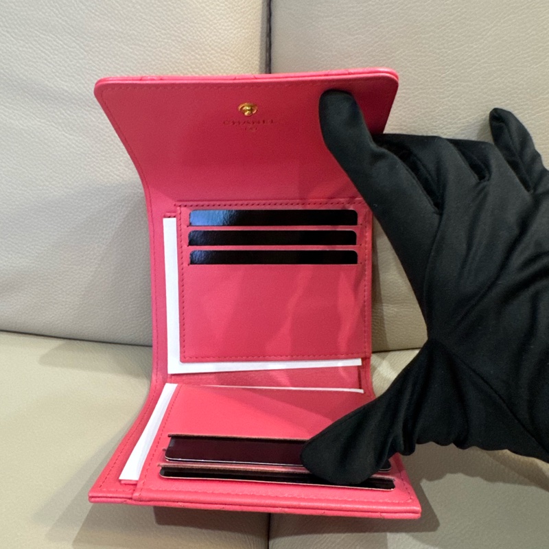 Chanel 香奈兒 粉色愛心琺瑯釦短夾/全新閒置美品-7