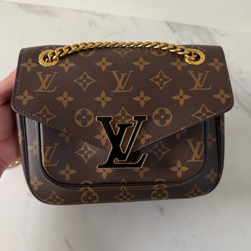 LV Passy 新款郵差包 晶片款 絕版-0