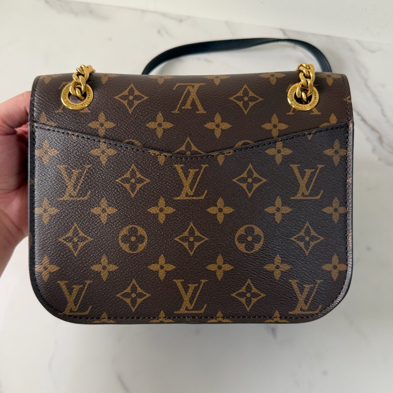 LV Passy 新款郵差包 晶片款 絕版-1