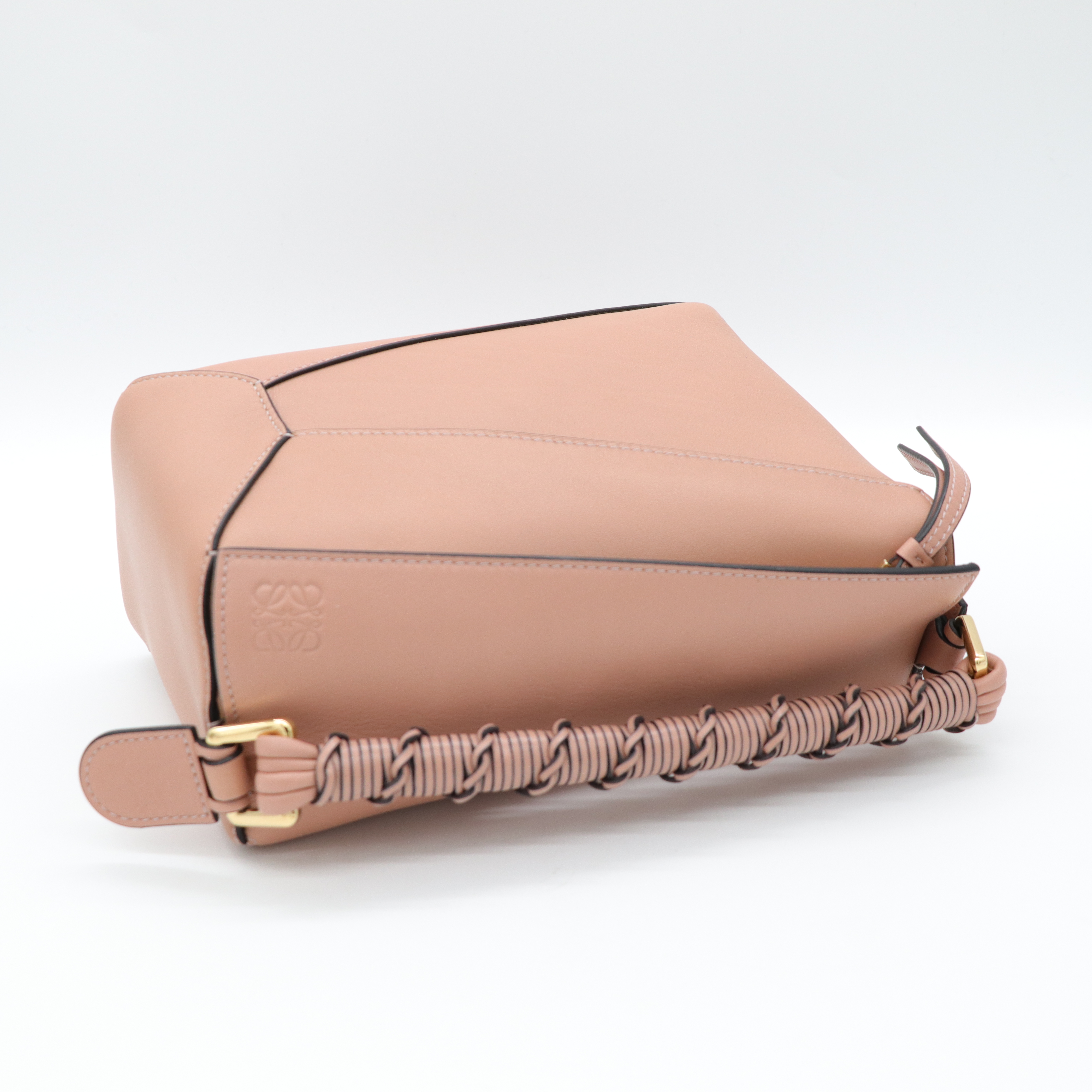 Loewe 羅威 Puzzle Edge 小號 藤編手把 灰粉色 肩背包-5