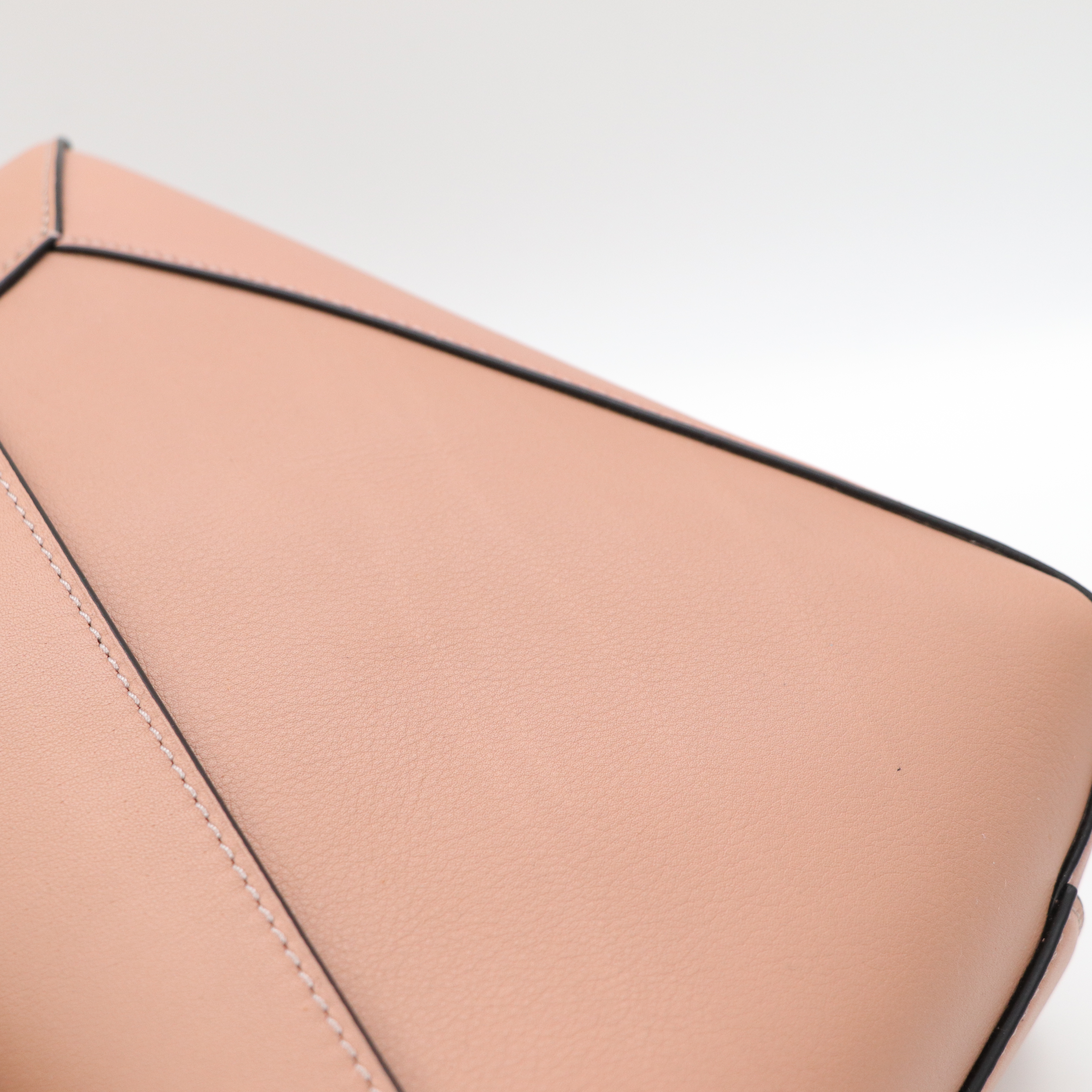 Loewe 羅威 Puzzle Edge 小號 藤編手把 灰粉色 肩背包-9