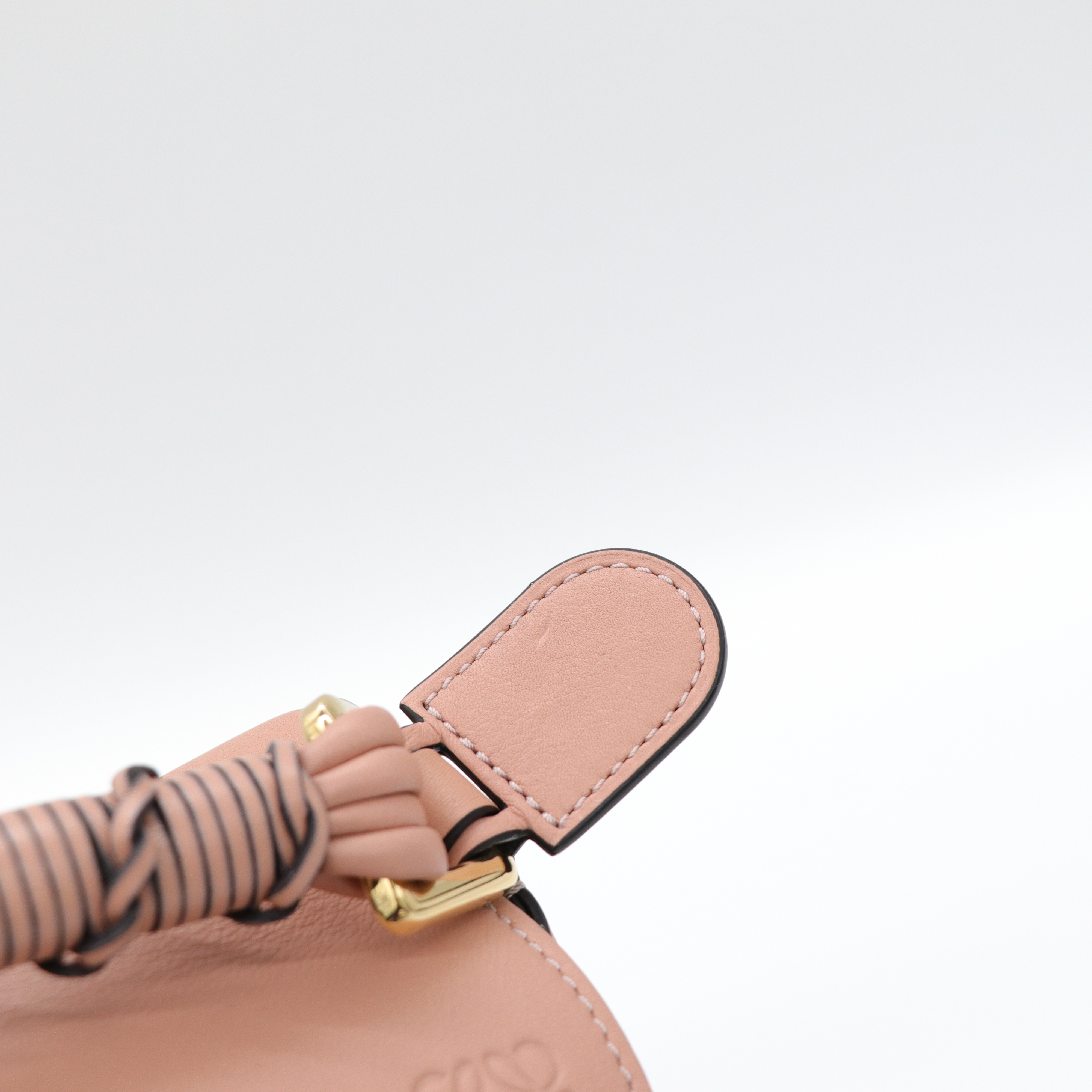 Loewe 羅威 Puzzle Edge 小號 藤編手把 灰粉色 肩背包-10