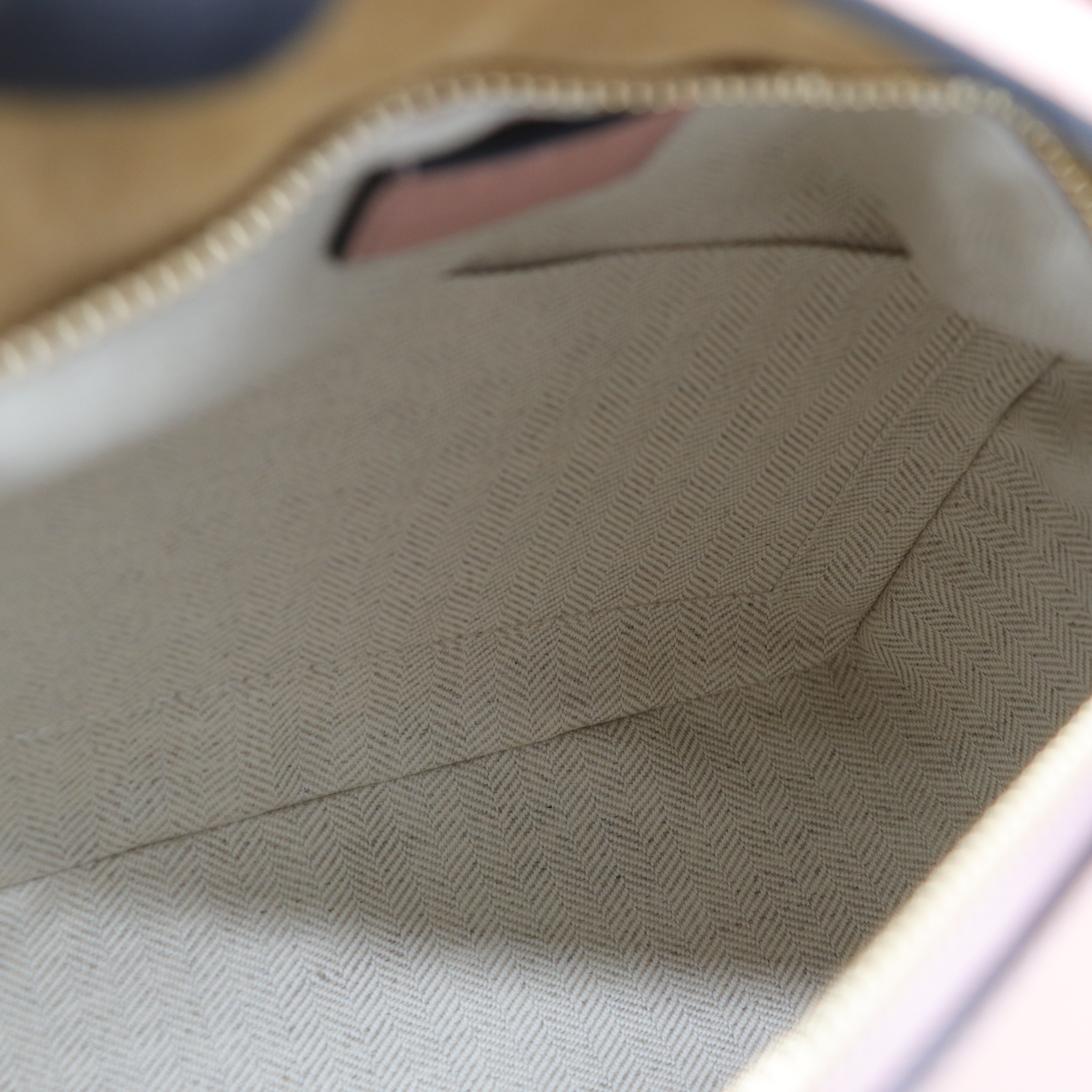 Loewe 羅威 Puzzle Edge 小號 藤編手把 灰粉色 肩背包-11