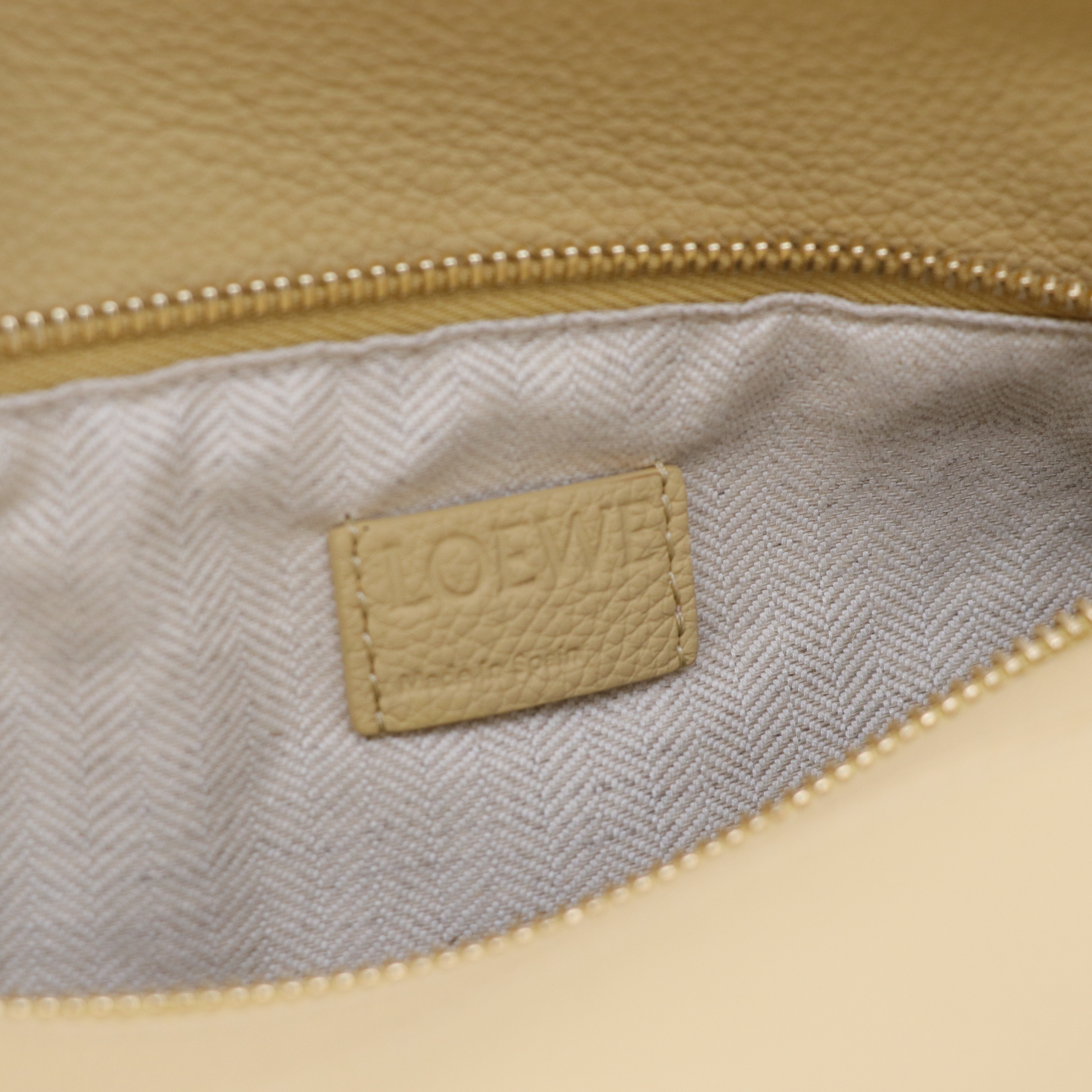 Loewe 羅威 Puzzle 奶油色 小號 肩背包-7