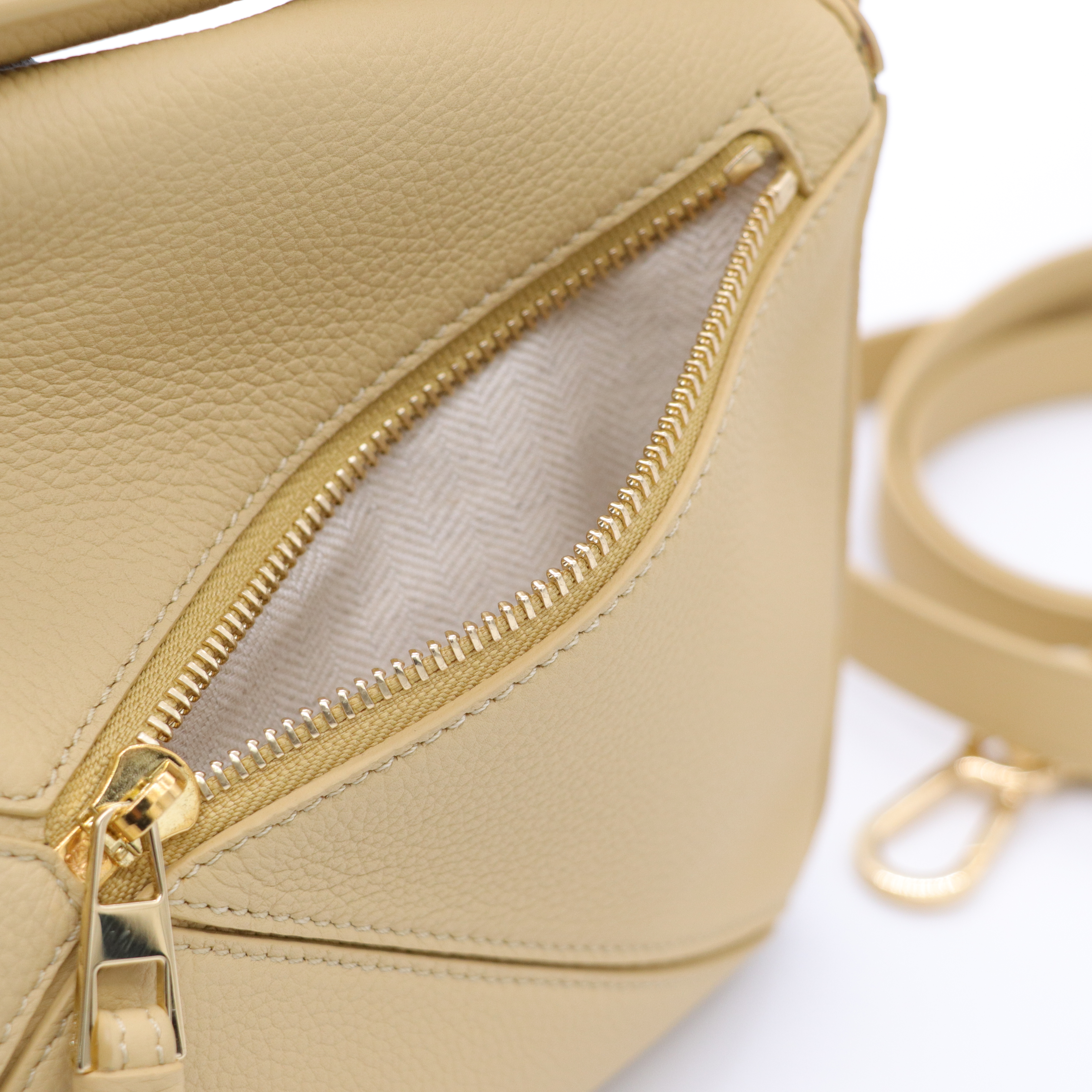 Loewe 羅威 Puzzle 奶油色 小號 肩背包-10