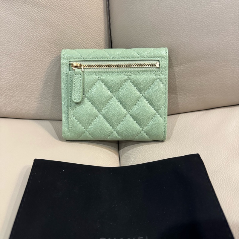 Chanel 香奈兒 乳木果油綠短夾/99新美品-1