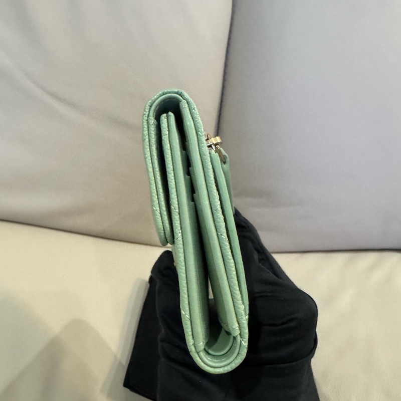 Chanel 香奈兒 乳木果油綠短夾/99新美品-2