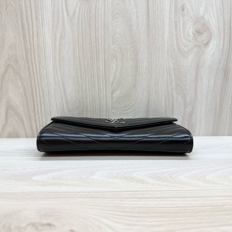 YSL黑銀魚子醬牛皮信封長夾372264-5