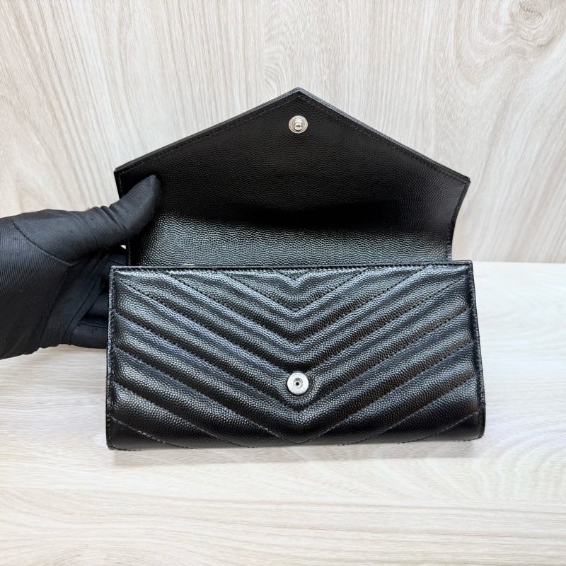 YSL黑銀魚子醬牛皮信封長夾372264-7