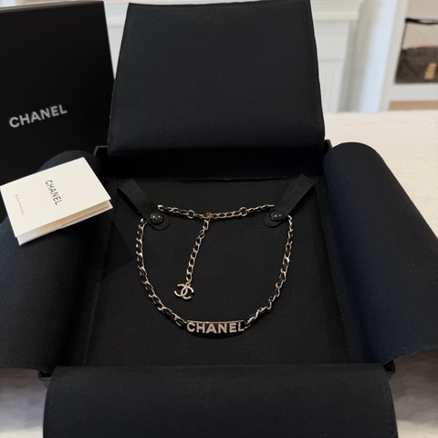 Chanel 香奈兒 金牌鑲鑽LOGO皮穿鍊項鍊 Choker